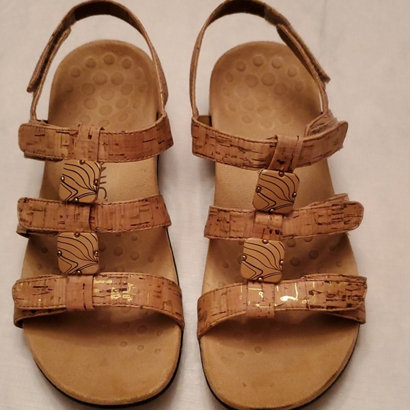 vionic shoes the bay